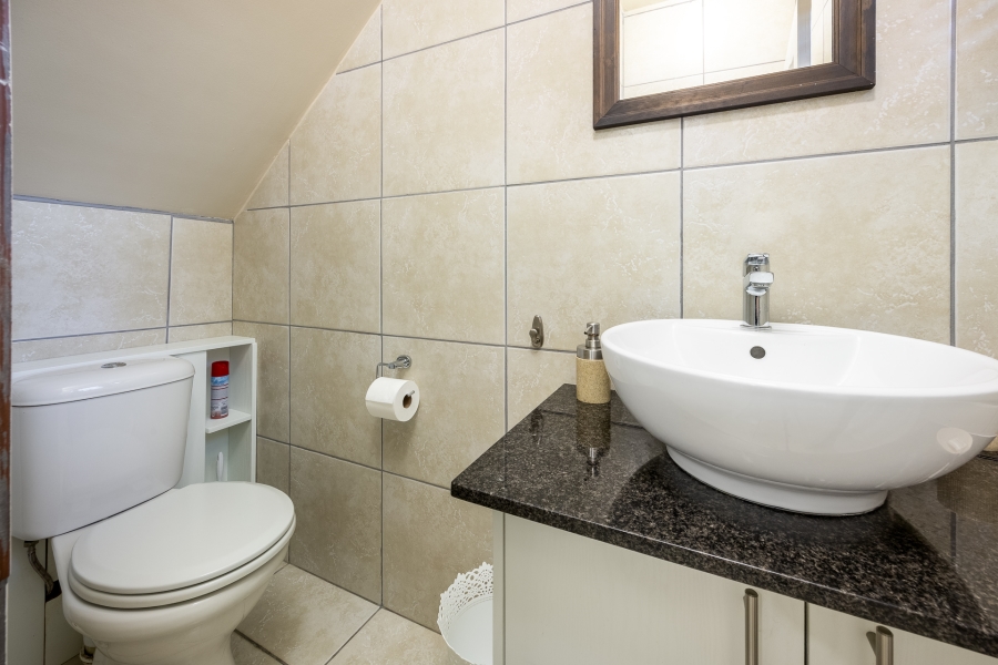6 Bedroom Property for Sale in Eversdal Western Cape